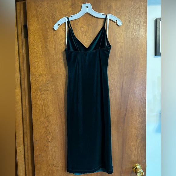 Lulu’s Velvet Midi Dress in Dark Green - Picture 4 of 10